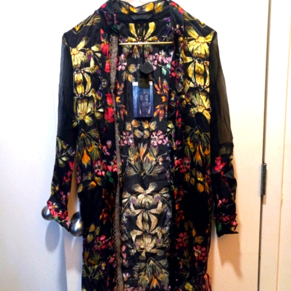 100% silk. Xllullan brand. Not sold currently. Colorful. floral. size Large